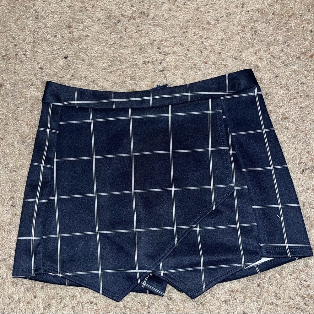 Plaid, navy blue skort
